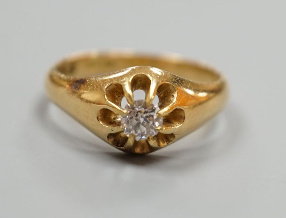 An Edwardian 18ct gold and claw set solitaire diamond ring, size N, gross weight 4.8 grams.